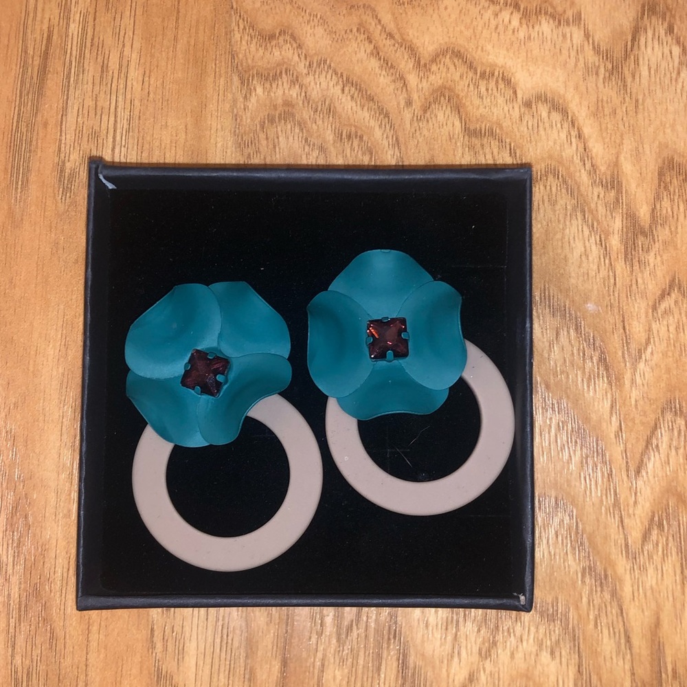 Flower earrings with circle drop